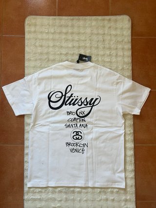 Camiseta Stussy x Dover Street Market