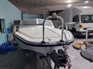 Barco 4.70m proa cerrada 40cv 2T