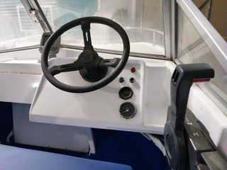 Barco 4.70m proa cerrada 40cv 2T