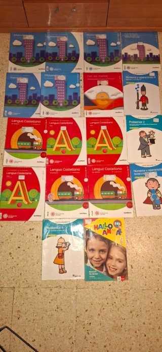 Lote de 18 libros diferentes de primero de primari