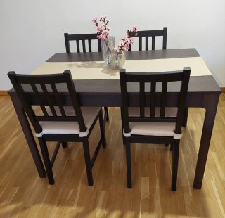 Mesa extensible IKEA con 4 sillas