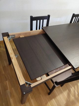 Mesa extensible IKEA con 4 sillas