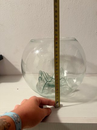 Pecera de cristal con diseño interior