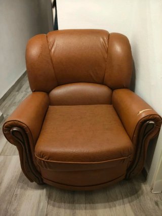 Sillón de piel marrón