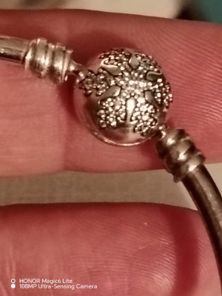 Bracciale rigido Pandora originale con 4 charm