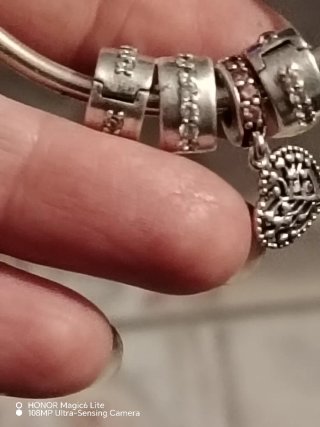 Bracciale rigido Pandora originale con 4 charm