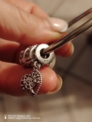 Bracciale rigido Pandora originale con 4 charm
