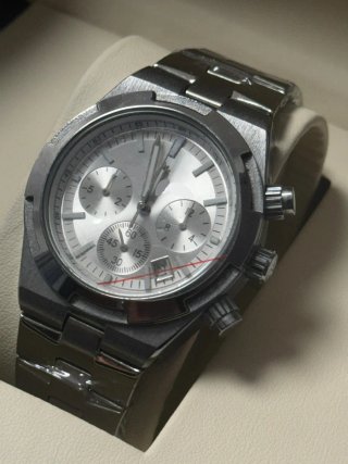 Reloj MOD estilo Vach Const  Cronógrafo Plateado