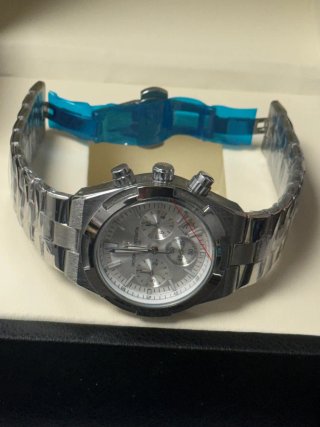 Reloj MOD estilo Vach Const  Cronógrafo Plateado