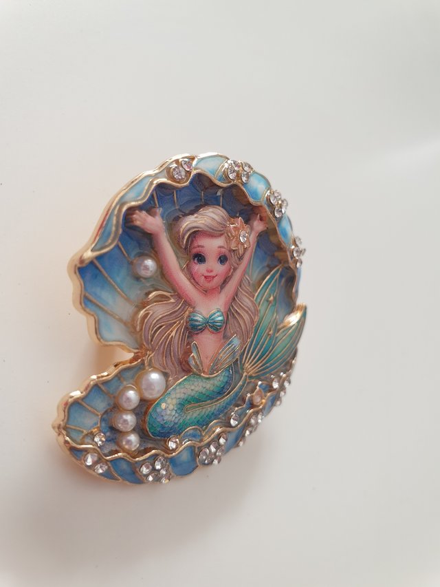 Broche Sirenita en Concha
