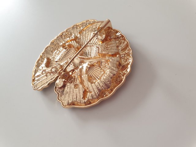 Broche Sirenita en Concha