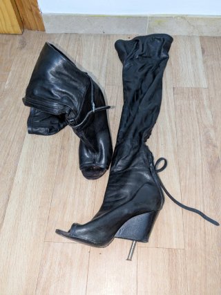 Stivali alti in pelle nera Givenchy