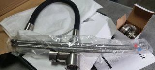 Grifo de cocina flexible negro y plateado