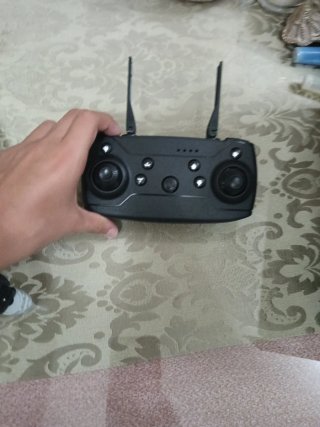 Dron con cámara blanco y negro