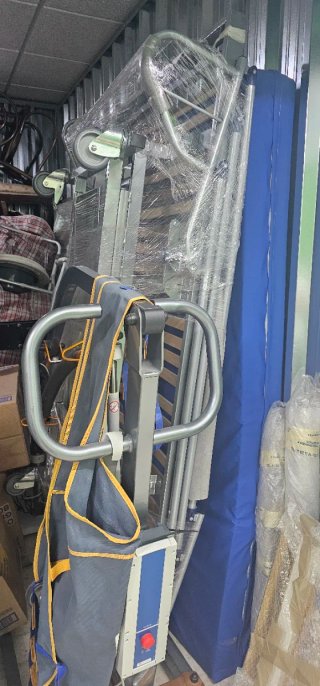 Vendo lote cama articulada, grúa, y wc, para perso