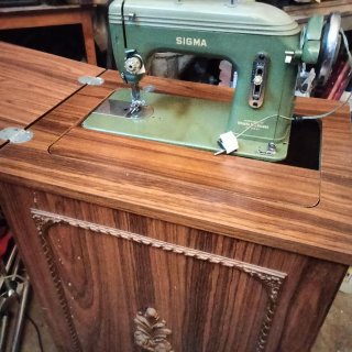 Máquina de coser Sigma verde