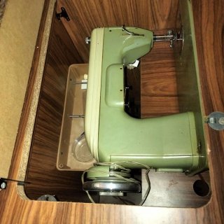 Máquina de coser Sigma verde