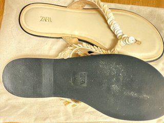Sandalias Zara Beige con Detalle