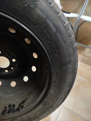Rueda con llanta de acero