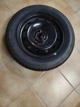 Rueda con llanta de acero