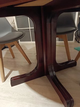 Mesa de Comedor Redonda de Madera