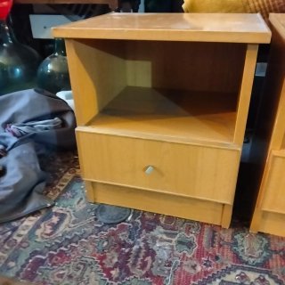 Mueble de madera con cajones