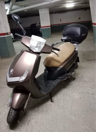 Peugeot vivacityMarrón 125cc Scooter