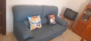 Conjunto de mesa y 3 sillas de madera
