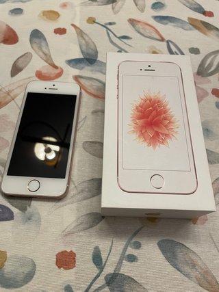iPhone SE Rose Gold