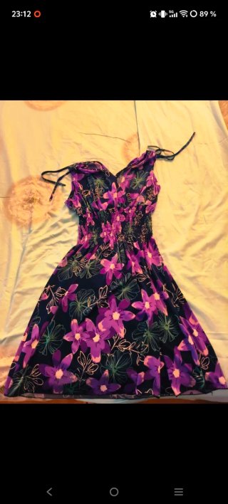 Vestido Negro con Estampado Floral
