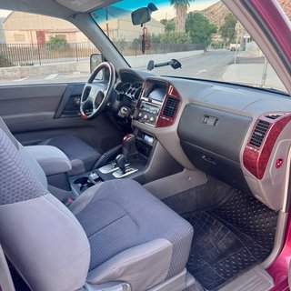 MITSUBISHI MONTERO