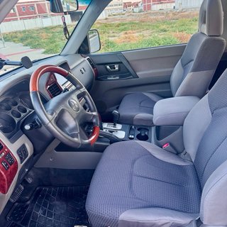 MITSUBISHI MONTERO