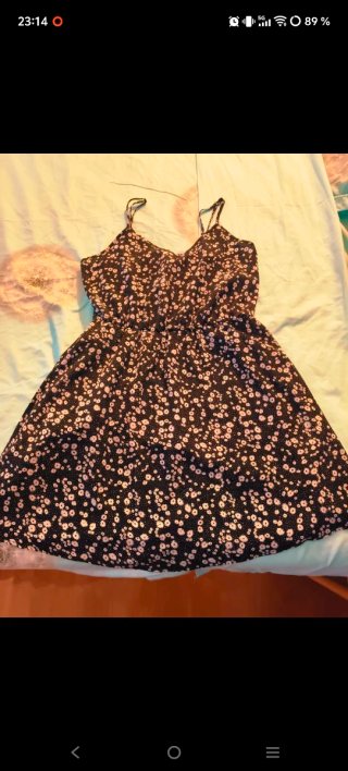 Vestido corto con estampado de flores