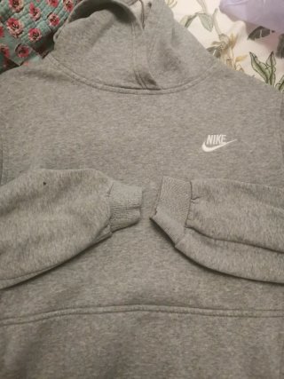 Sudadera con capucha Nike gris