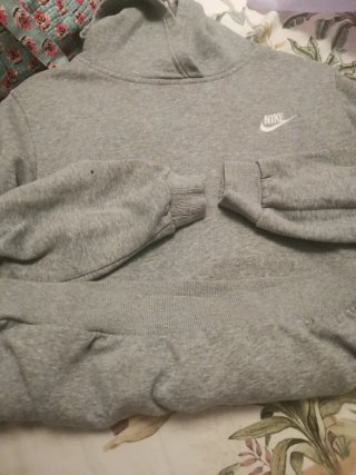 Sudadera con capucha Nike gris