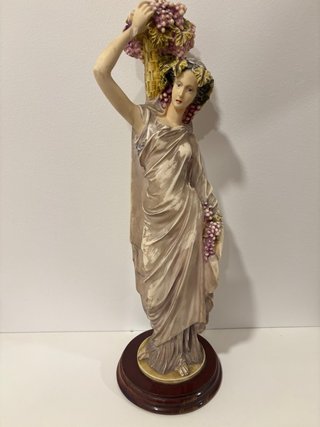 Figura Vintage Mujer Vendimiadora Clásica