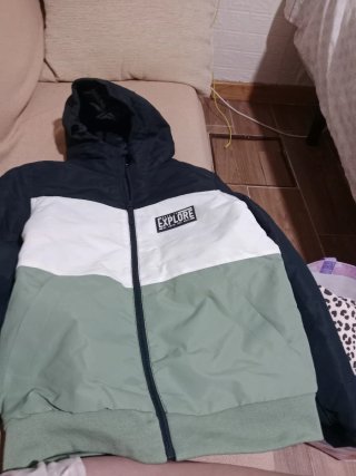 Chaqueta con capucha para niño