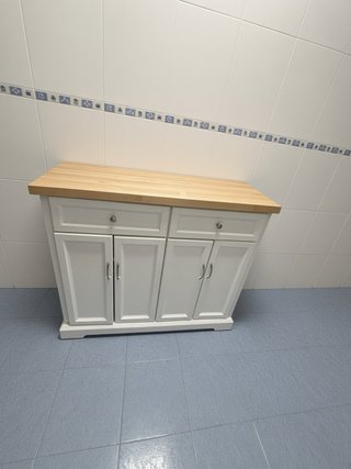 Isla de cocina con cajones y puertas