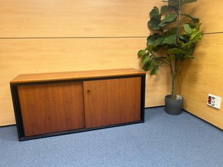 Mueble de oficina madera y metal