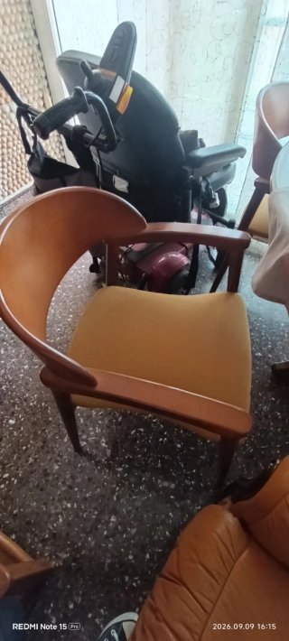 Set de 4 Sillas con Brazos de Madera