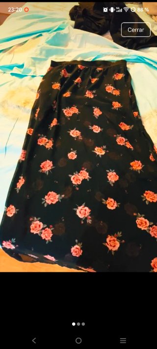 Falda Negra con Estampado de Rosas