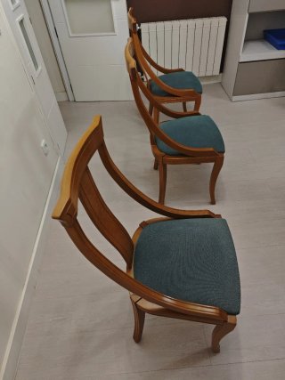 Juego de 3 sillas de comedor en buen estado