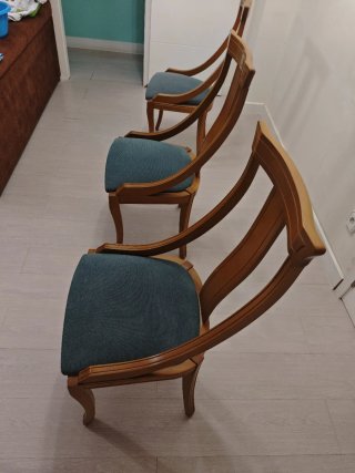 Juego de 3 sillas de comedor en buen estado