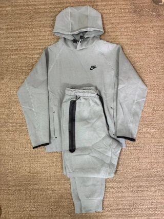 Conjunto Nike Sudadera y Pantalón Gris