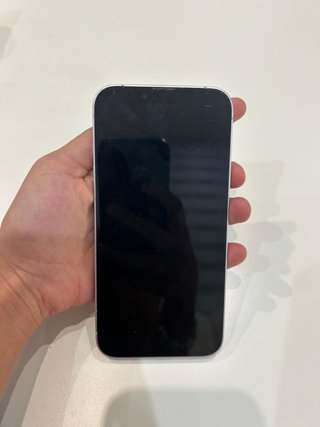 iPhone 14 Violeta