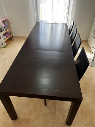 Mesa de comedor y 4 sillas