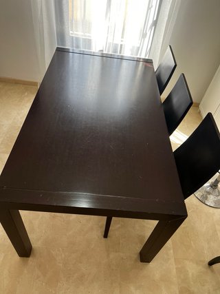 Mesa de comedor y 4 sillas