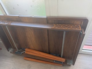 Mesa de comedor de madera