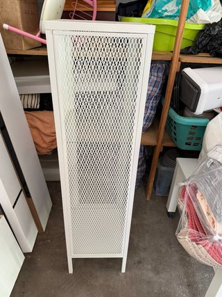 Vitrina Blanca con Estantes de Cristal