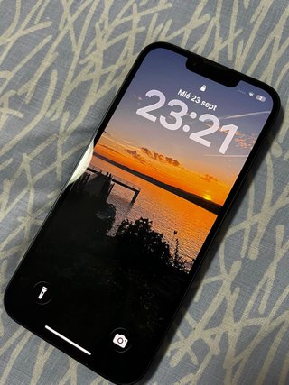 iPhone 13 128GB impecable + caja + 2 fundas + 1cri